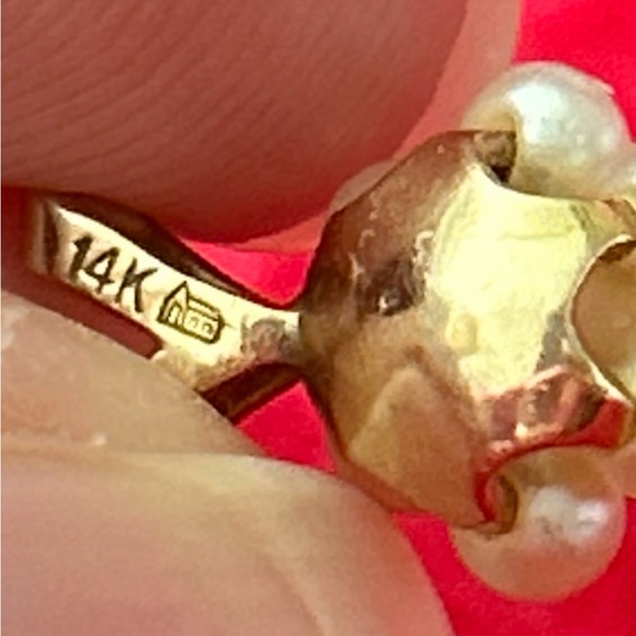 Trade w/ sajra1021 ONLY for $25 + Pink Jacket 🩷   Vintage Gold Pearl Pendant - Picture 4 of 8